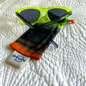Gently used frog skin old-school Oakley’s very rare color